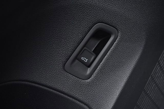 New 2026 Volkswagen Atlas Cross Sport SE image 9