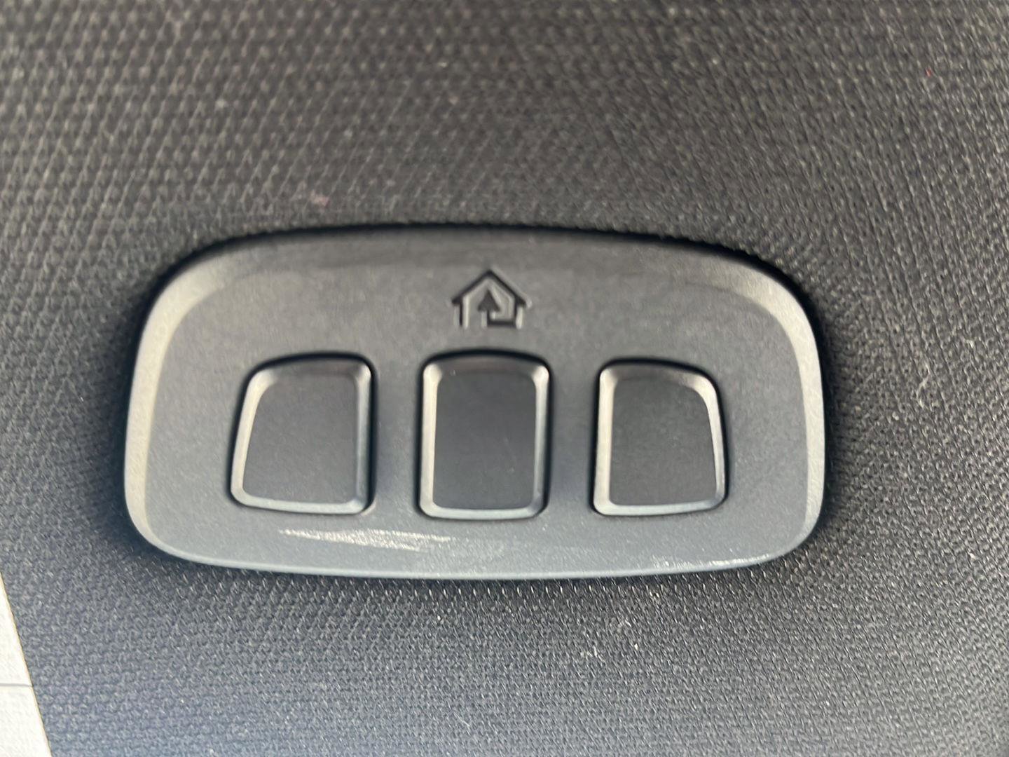 Used 2025 Ford Explorer Platinum image 19