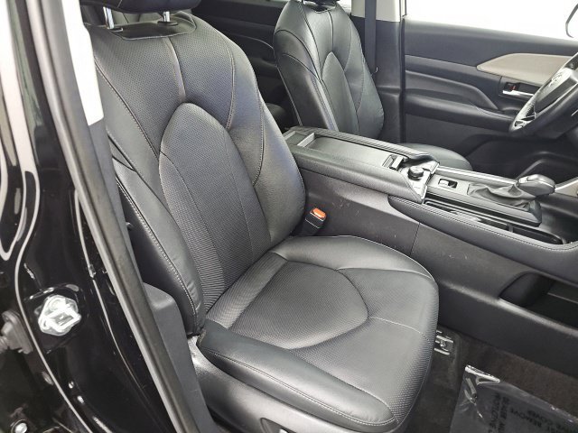 Certified 2024 Toyota Grand Highlander AWD image 44
