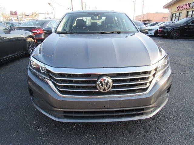Used 2020 Volkswagen Passat 2.0T SE w/ Sunroof Package FWD image 3