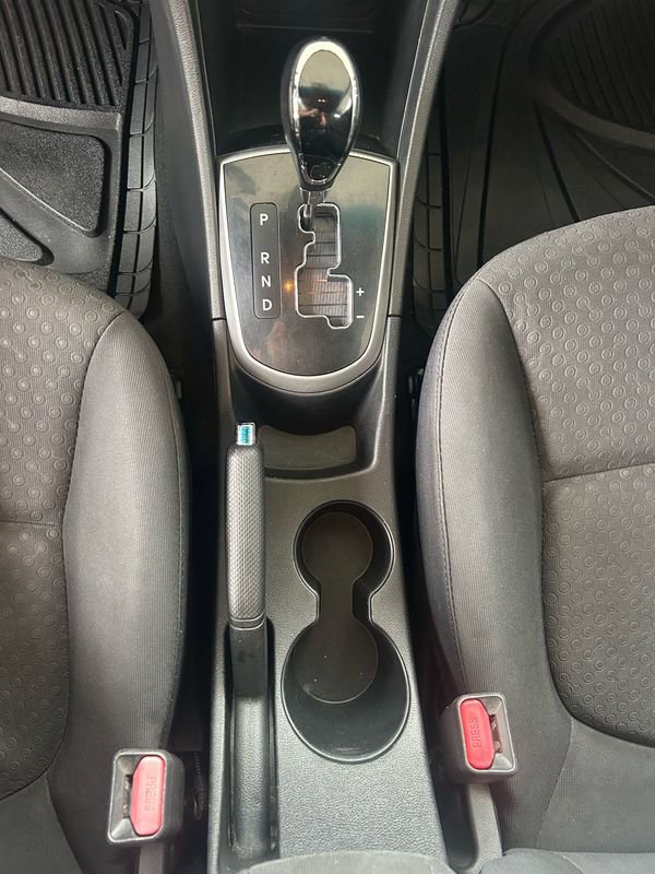 Used 2012 Hyundai Accent SE FWD image 13