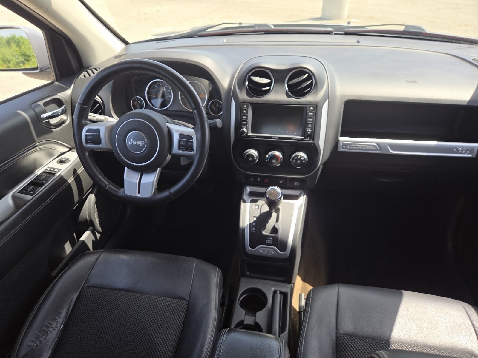 Used 2015 Jeep Compass Latitude FWD image 20