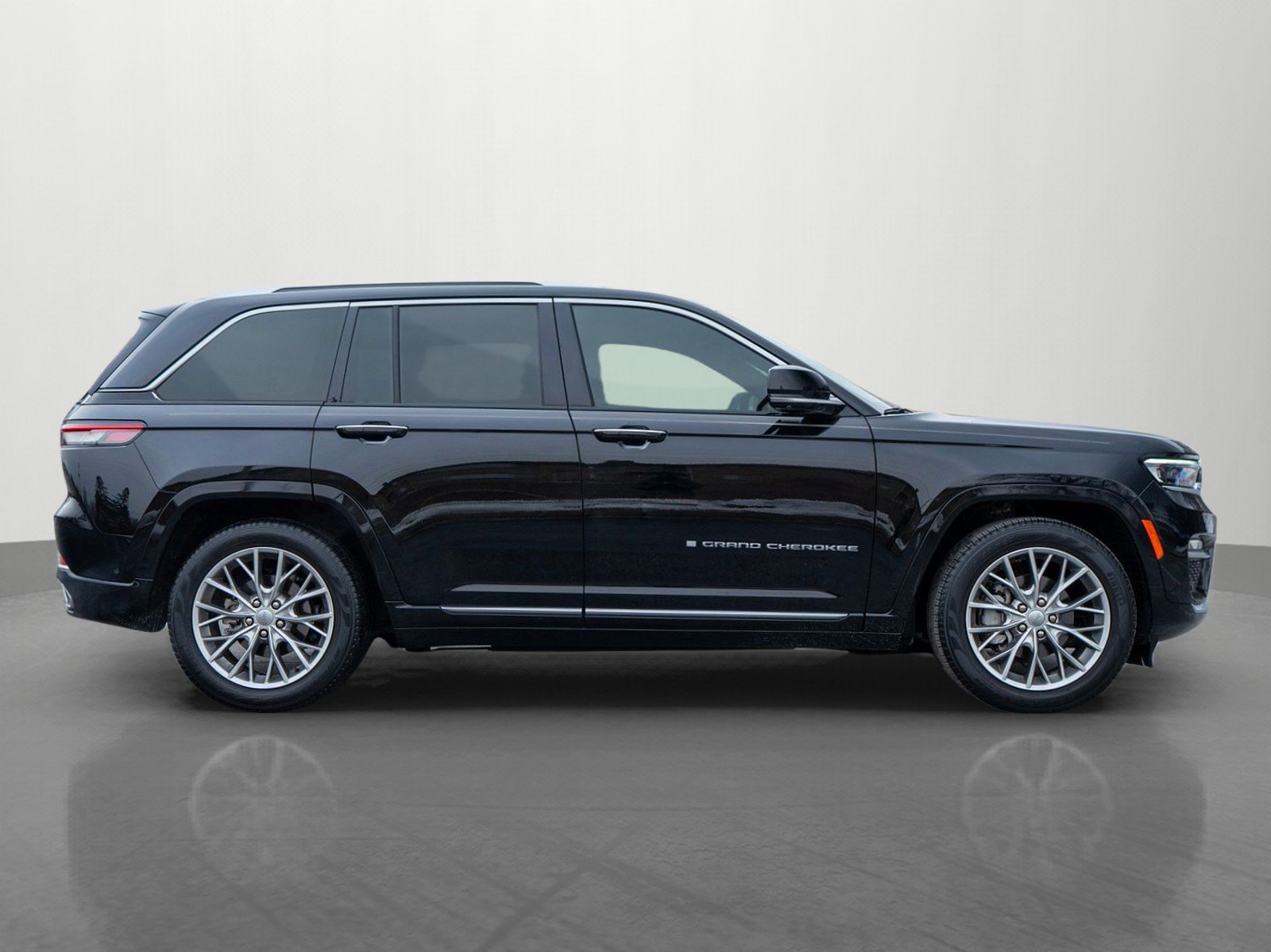 Used 2023 Jeep Grand Cherokee Summit image 8