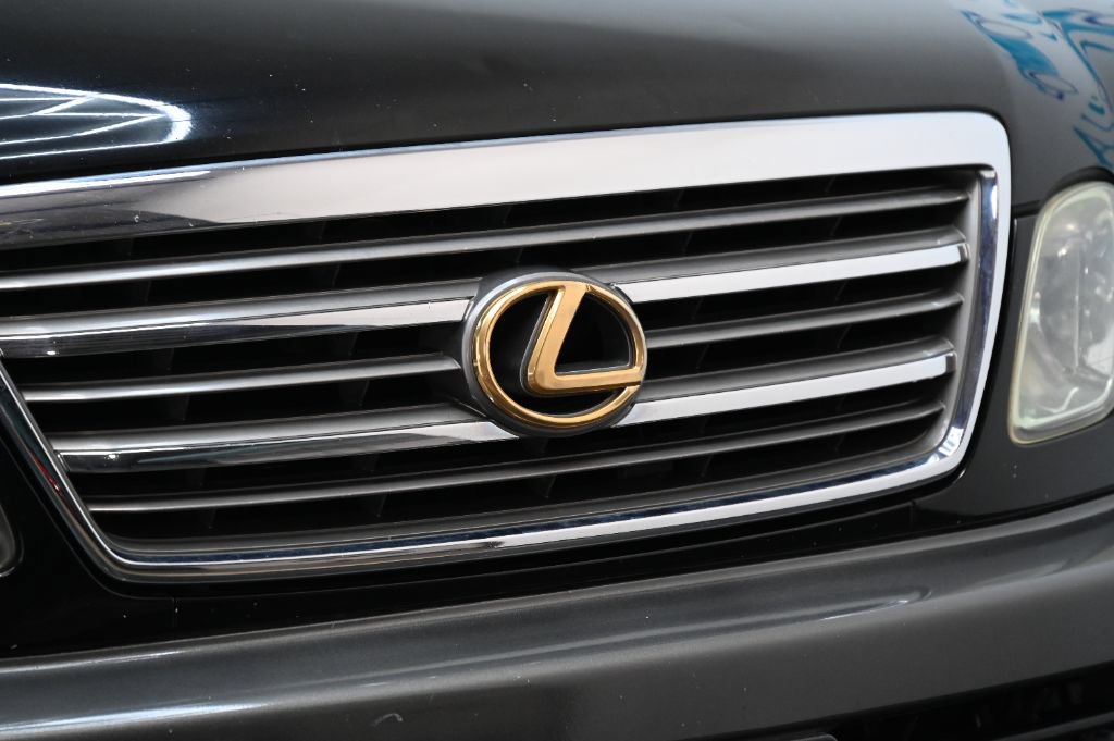Used 2004 Lexus LX 470 4WD w/ Preferred Accessory Pkg image 10