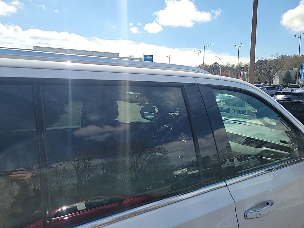 Used 2023 Chevrolet Suburban Premier image 22