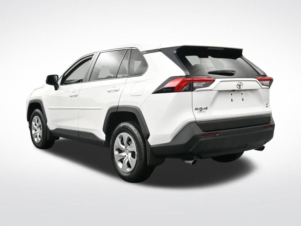 Used 2023 Toyota RAV4 LE AWD/4WD image 3