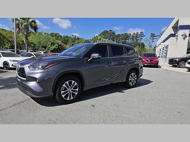 Used 2023 Toyota Highlander XLE image 36