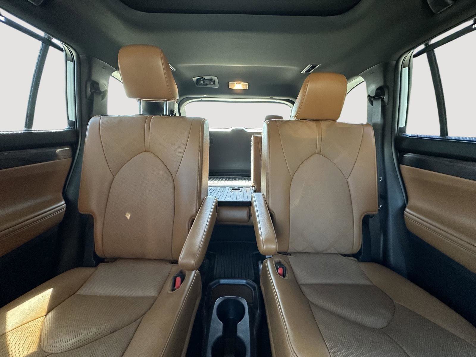 Used 2024 Toyota Highlander Platinum image 14