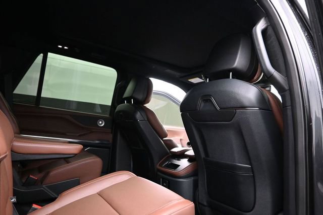 Used 2025 Lincoln Navigator Reserve AWD/4WD image 24