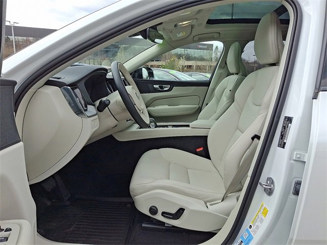 Used 2025 Volvo XC60 B5 Plus w/ Protection Package Premier image 13
