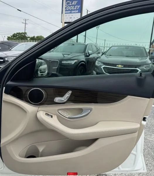 Used 2015 Mercedes-Benz C 300 4MATIC Sedan image 23