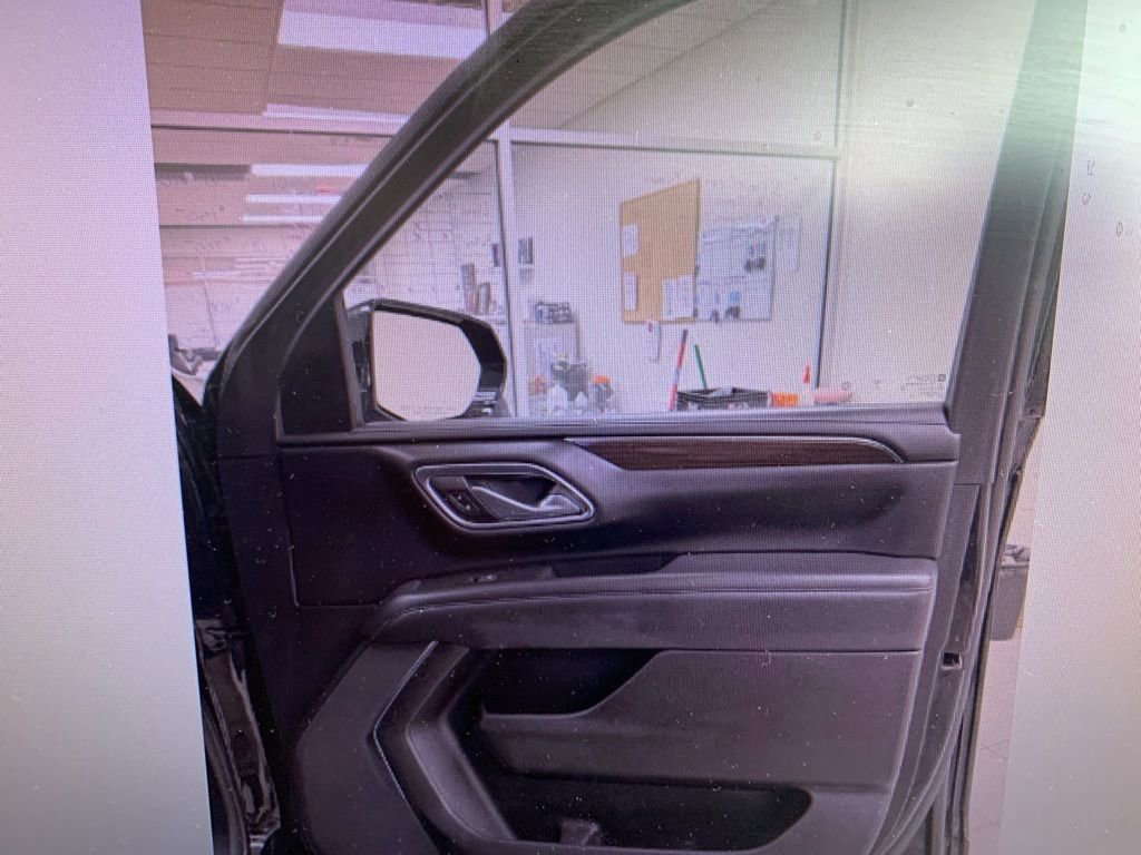 Used 2023 GMC Yukon SLE image 3