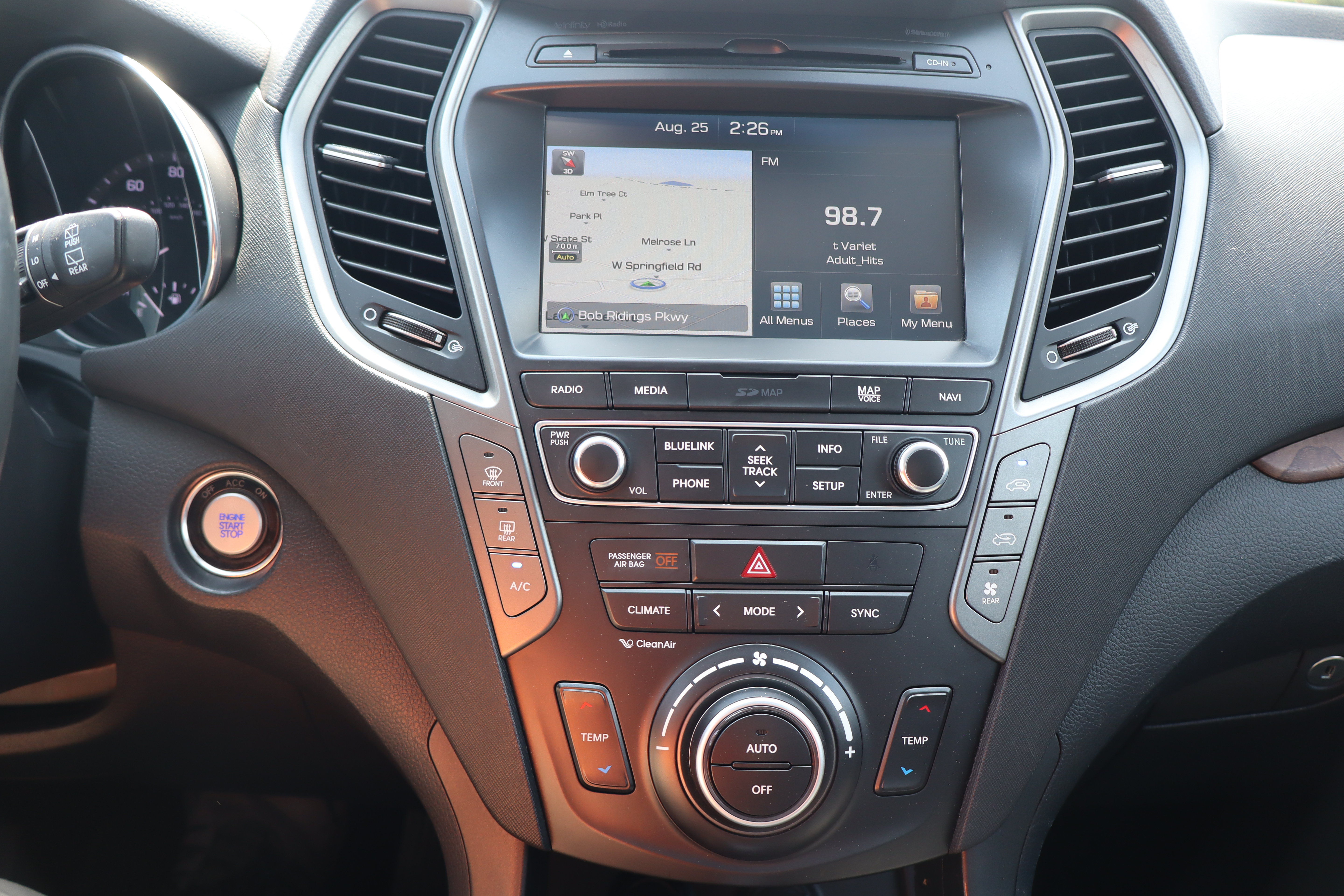 Used 2018 Hyundai Santa Fe Limited FWD image 19