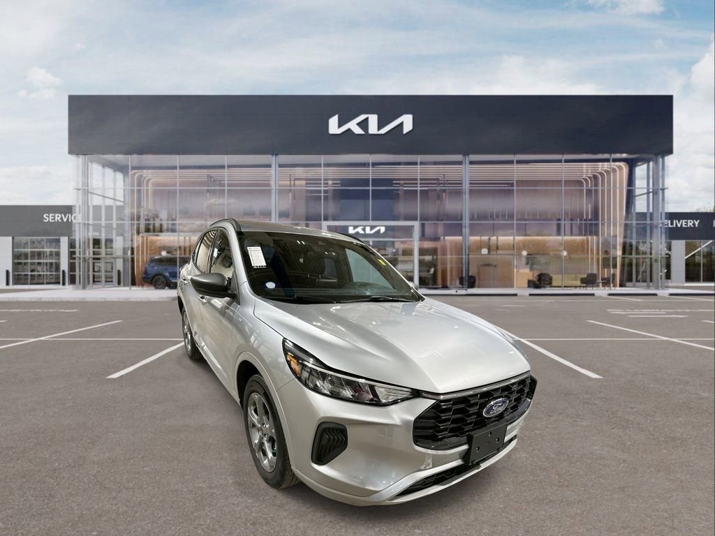 Used 2024 Ford Escape ST-Line image 2