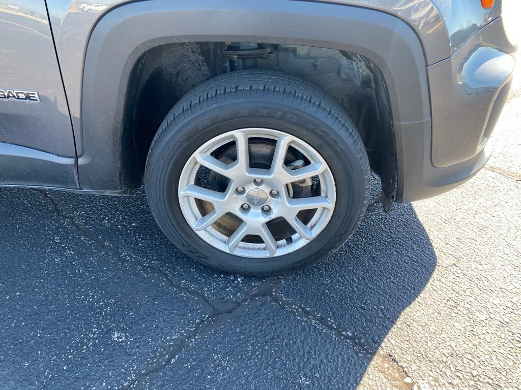 Used 2019 Jeep Renegade Latitude w/ Cold Weather Group image 2