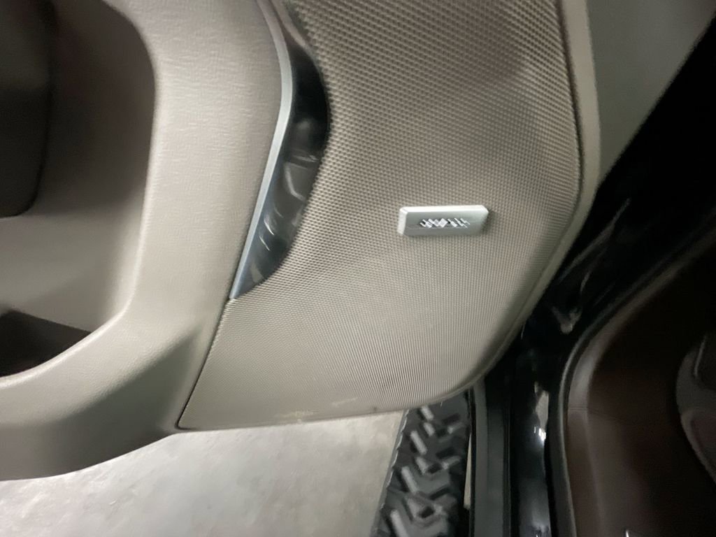 Used 2023 Chevrolet Tahoe Z71 w/ Luxury Package image 25