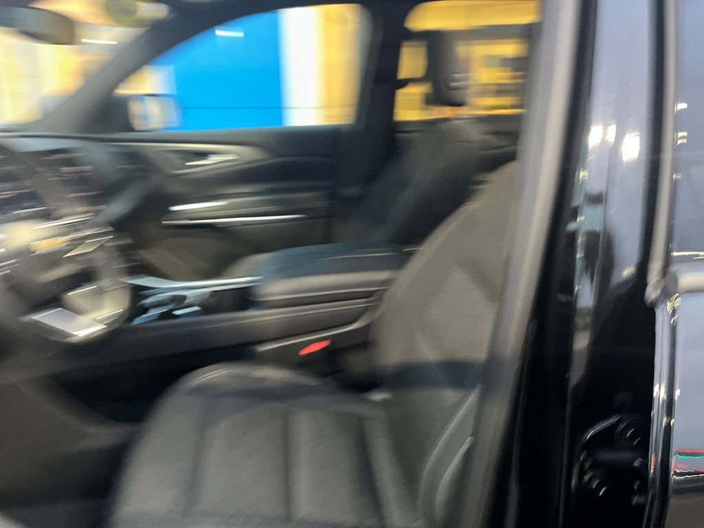 Used 2025 Chevrolet Traverse LT image 15