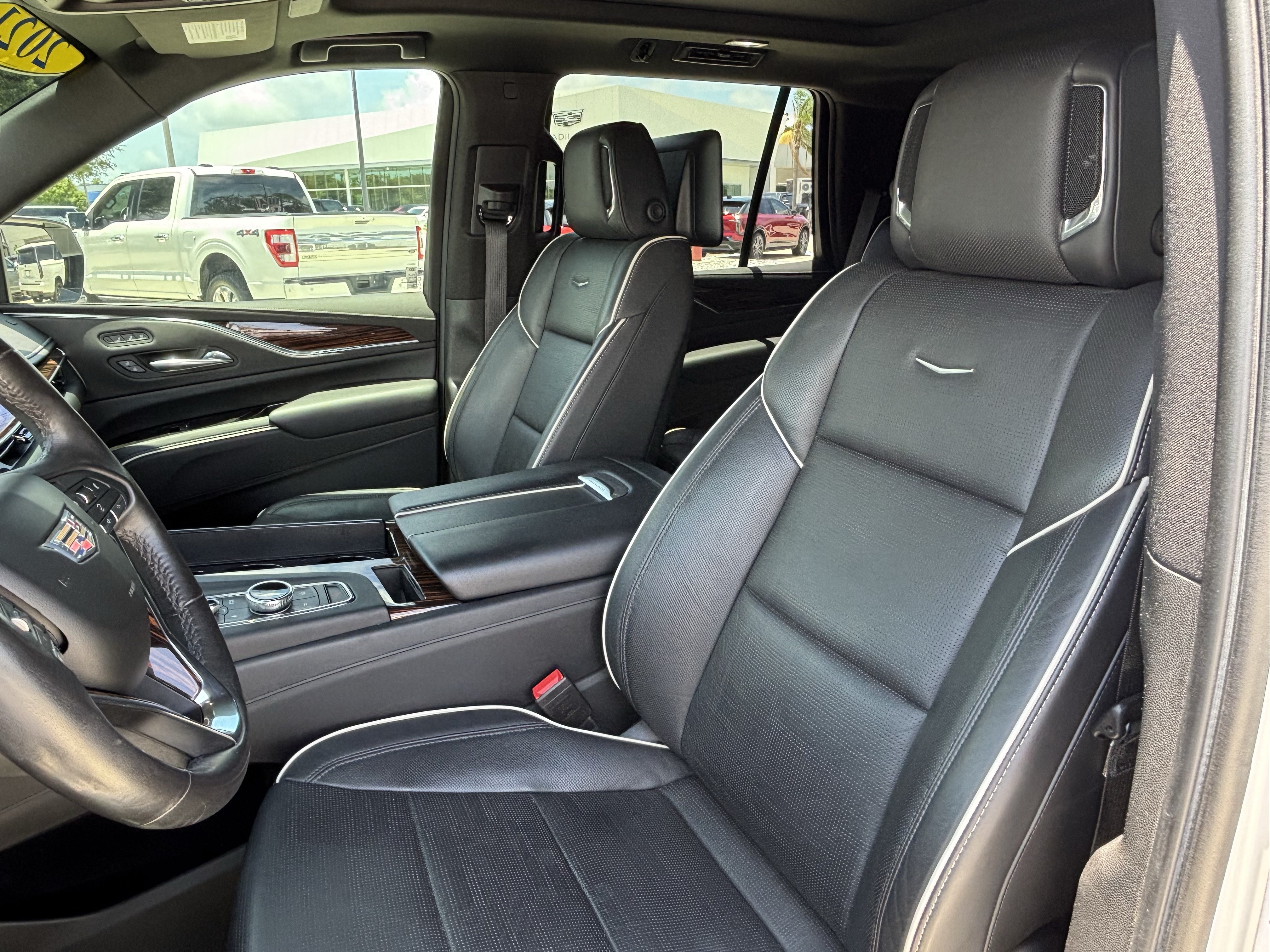 Used 2021 Cadillac Escalade Premium Luxury w/ LPO, Radiant Package AWD/4WD image 19