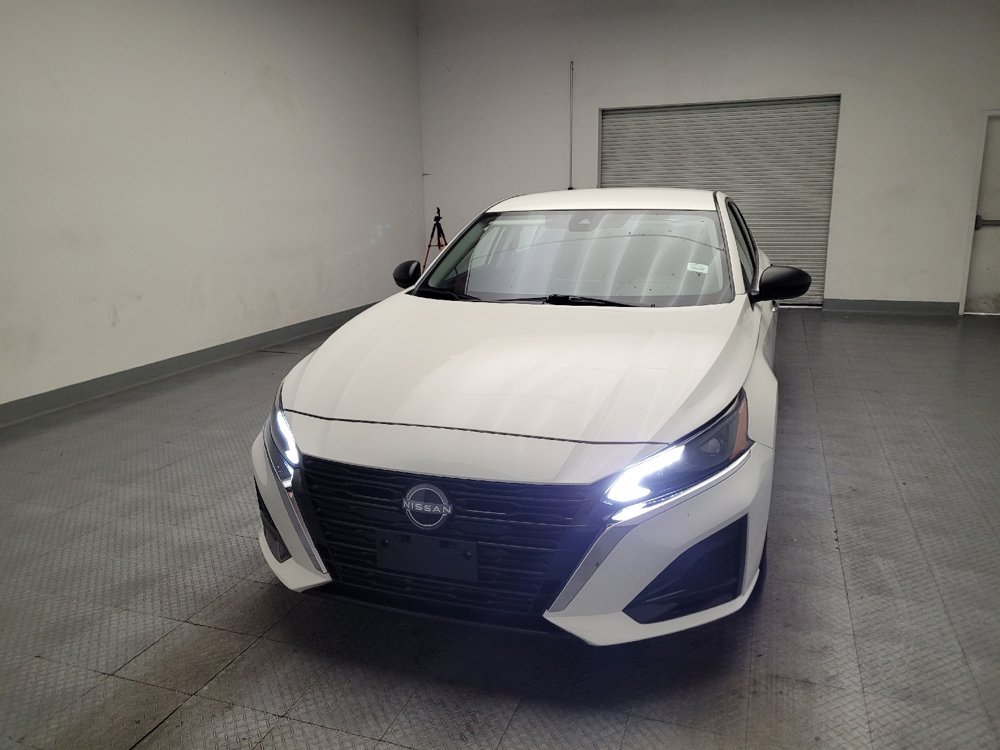 Used 2025 Nissan Altima 2.5 SV FWD image 15