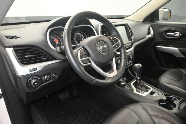 Used 2018 Jeep Cherokee Trailhawk w/ Quick Order Package 27L AWD/4WD image 8