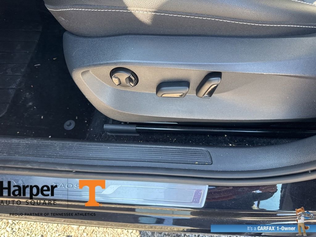 Used 2023 Volkswagen Taos SE w/ Panoramic Sunroof Package image 18