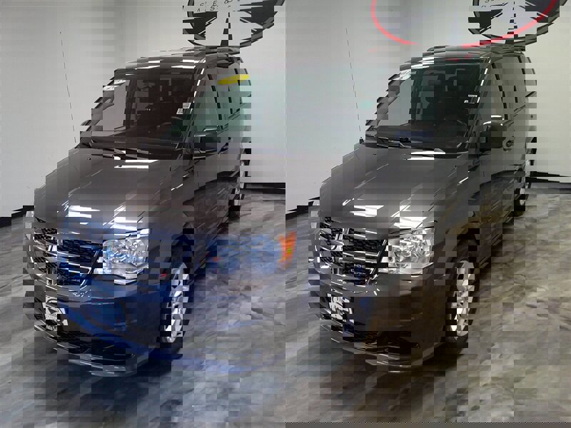 Used 2016 Dodge Grand Caravan SXT w/ Rear Park Assist Package image 5