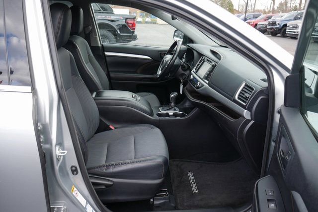 Used 2018 Toyota Highlander Plus image 24