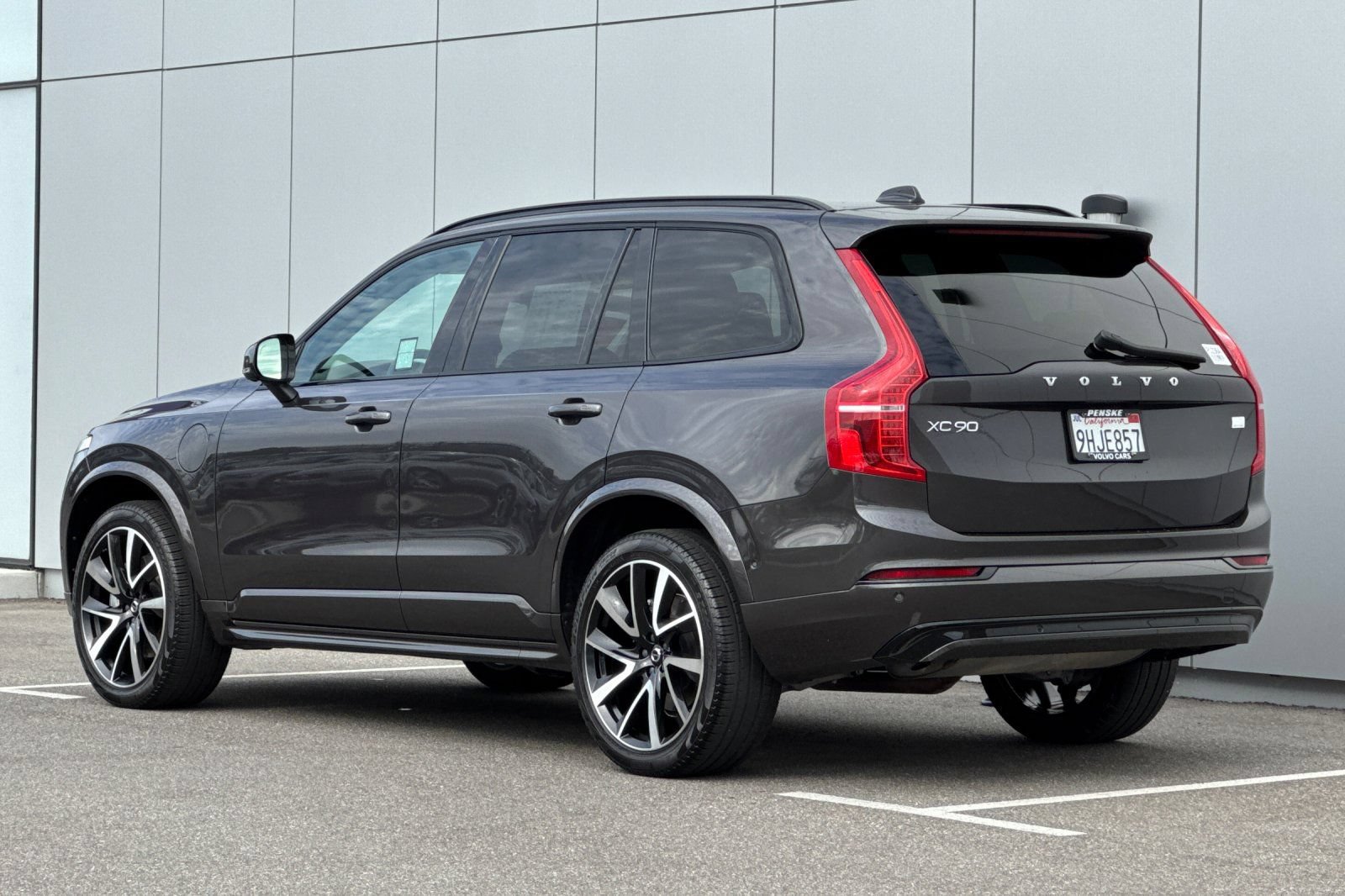 Used 2023 Volvo XC90 T8 Plus AWD/4WD image 3