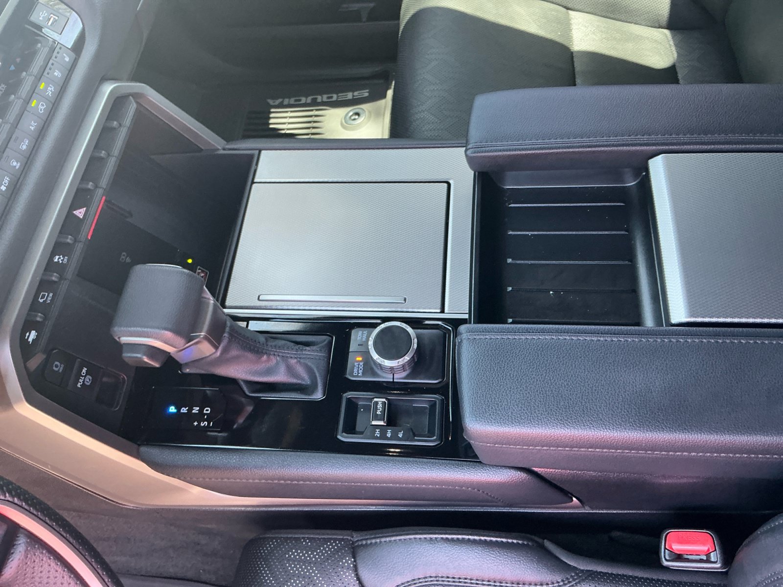 Certified 2025 Toyota Sequoia Limited w/ Tow Technology Package AWD/4WD image 15