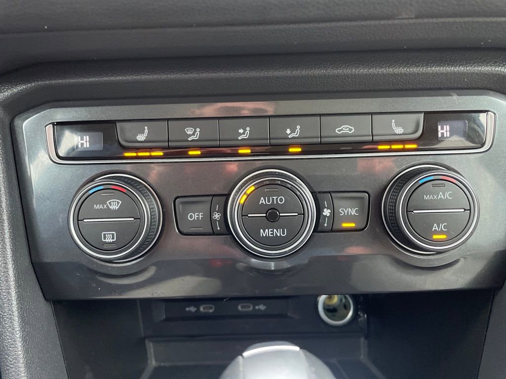 Used 2021 Volkswagen Tiguan SE w/ Panoramic Sunroof Package image 22