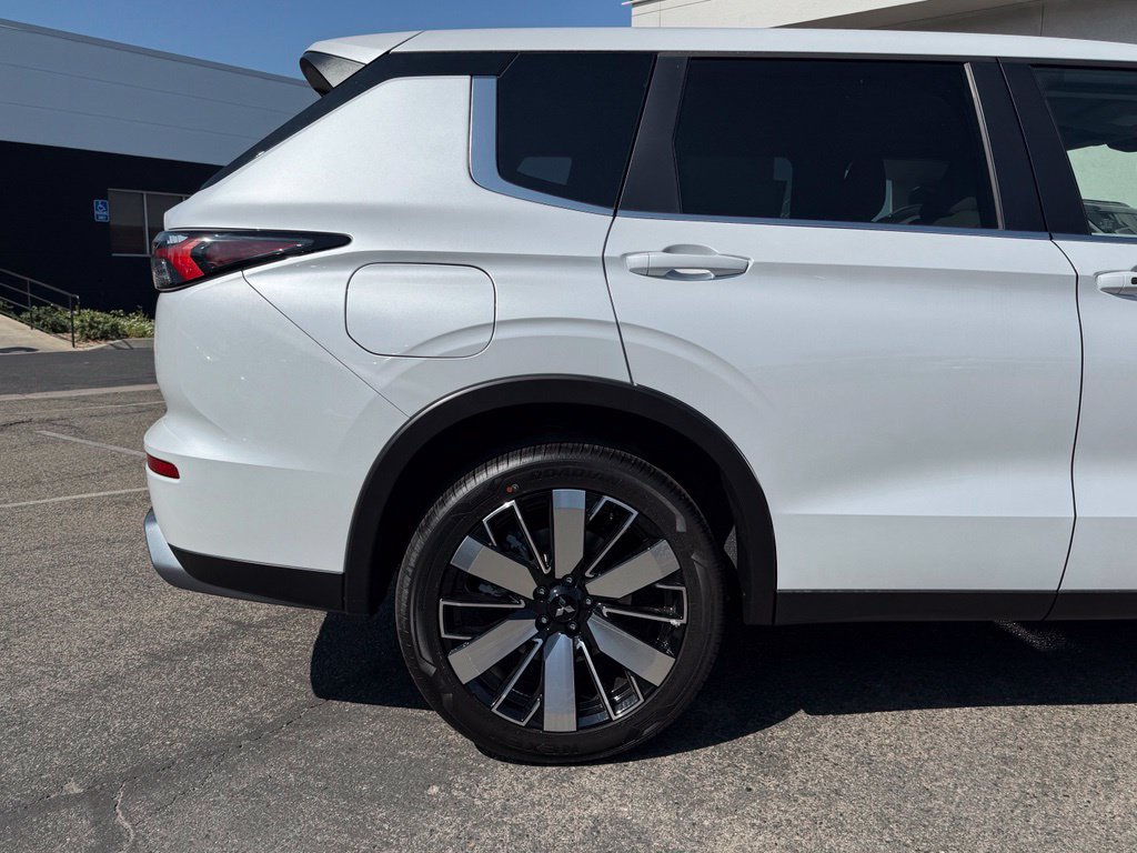 New 2026 Mitsubishi Outlander SE AWD/4WD image 13