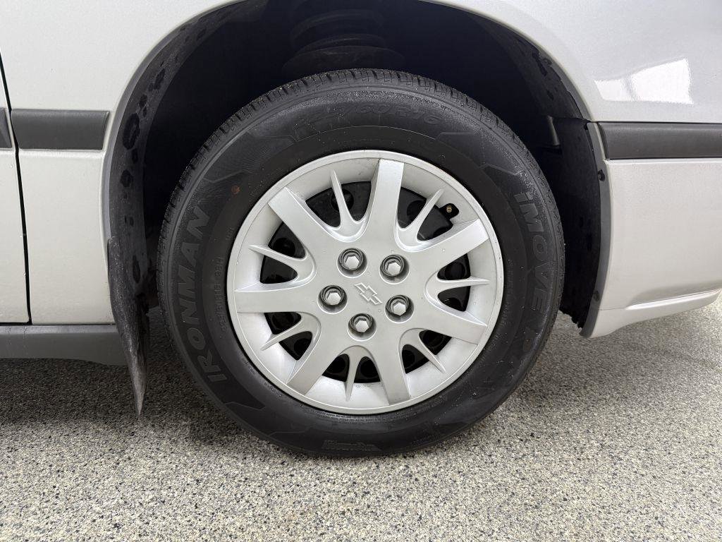 Used 2003 Chevrolet Impala Sedan w/ Preferred Equipment Group image 40