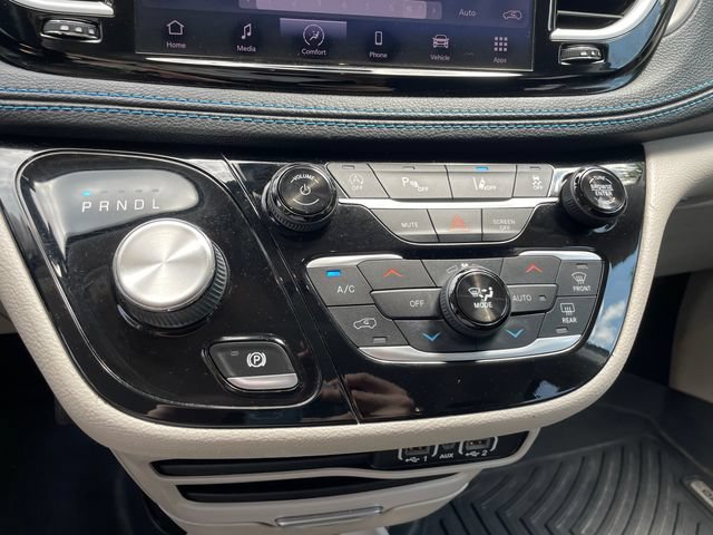 Used 2021 Chrysler Pacifica Touring w/ Cold Weather Group AWD/4WD image 35