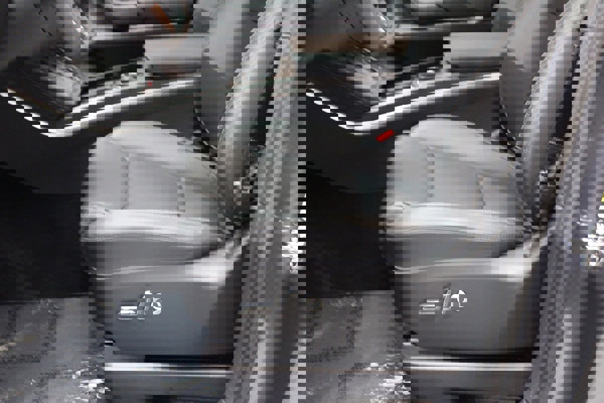 Used 2022 Tesla Model X Plaid image 13