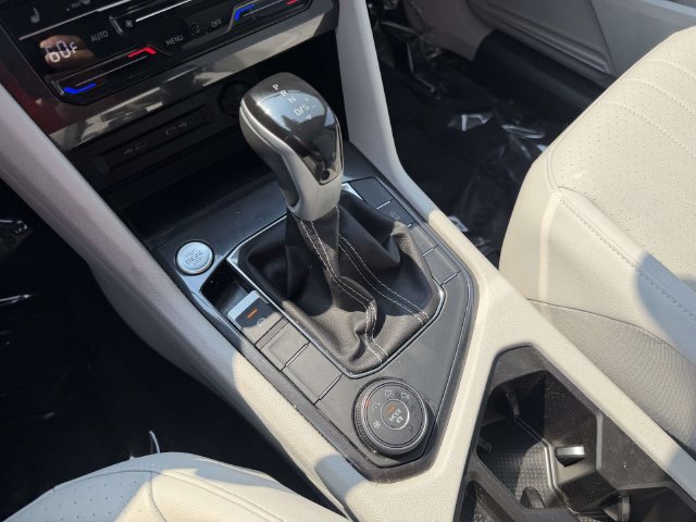 Used 2023 Volkswagen Tiguan SE w/ Panoramic Sunroof Package AWD/4WD image 18