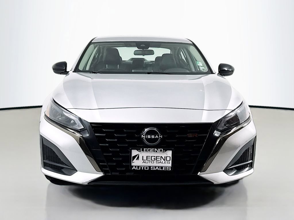 Used 2023 Nissan Altima 2.5 SR FWD image 2