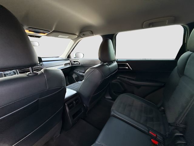 Used 2023 Mitsubishi Outlander SE Black Edition image 24