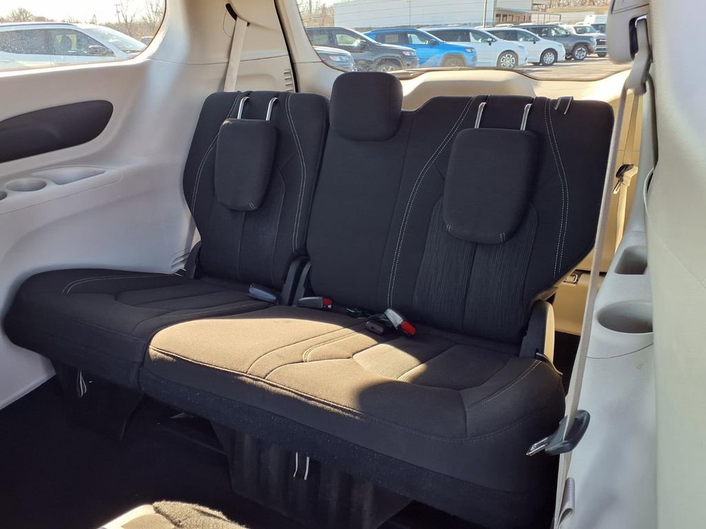Used 2024 Chrysler Voyager LX image 22