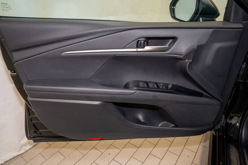 Used 2025 Toyota Camry SE image 11