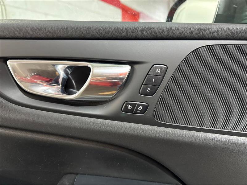 Used 2022 Volvo S60 T8 R-Design Expression image 20
