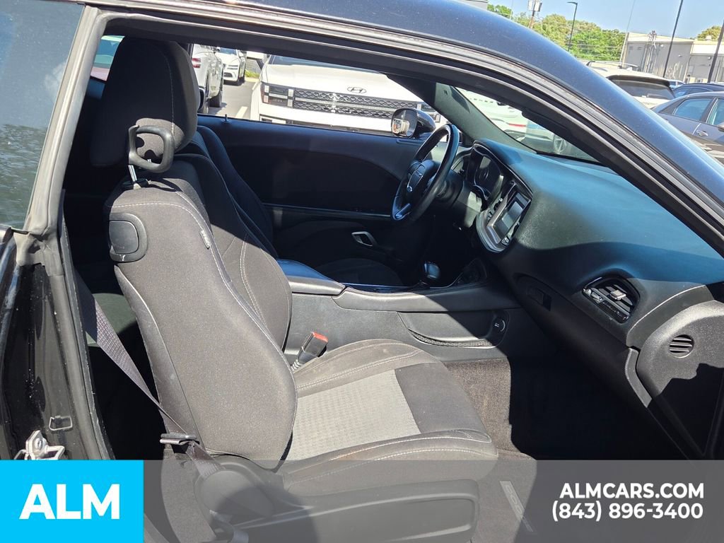 Used 2015 Dodge Challenger SXT RWD image 16