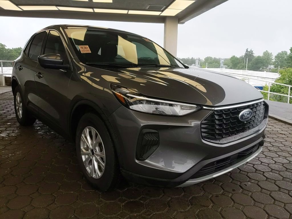Used 2023 Ford Escape Active w/ Tech Pack #2 AWD/4WD image 4