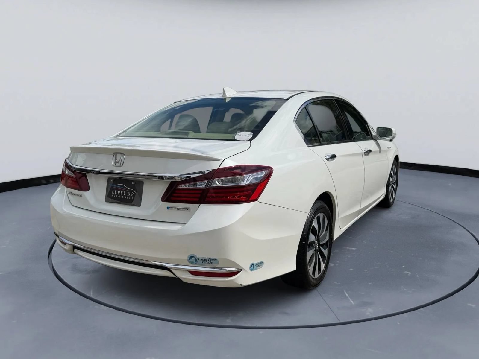 Used 2017 Honda Accord EX-L image 6