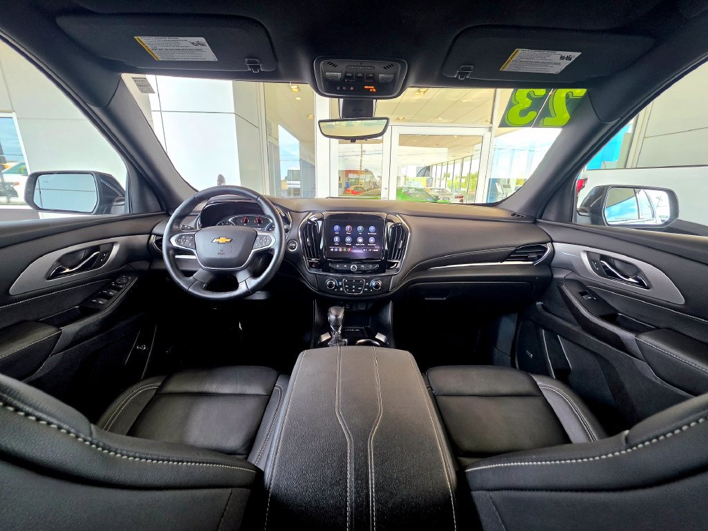 Used 2023 Chevrolet Traverse LT w/ LT Premium Package AWD/4WD image 17