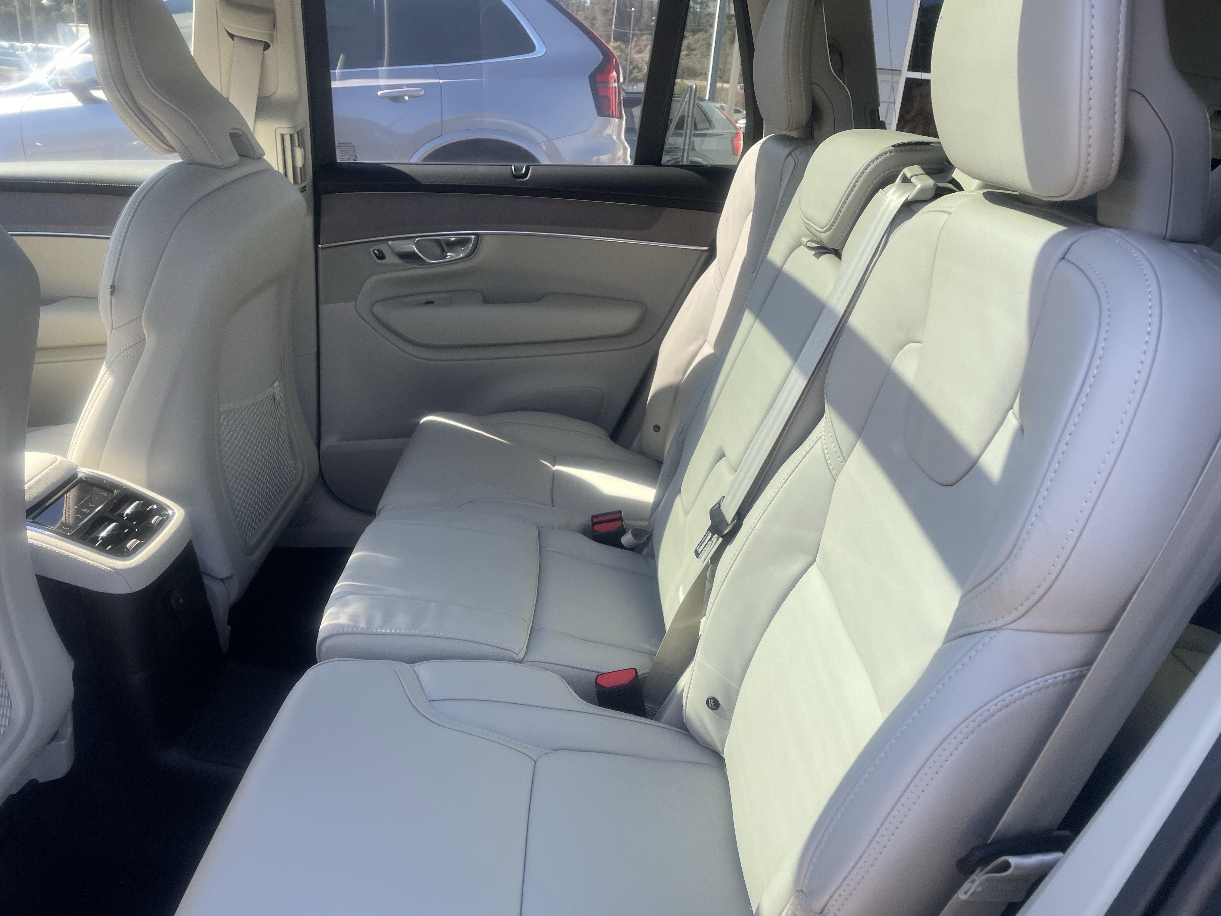 New 2026 Volvo XC90 T8 Ultra w/ Protection Package Premier AWD/4WD image 11