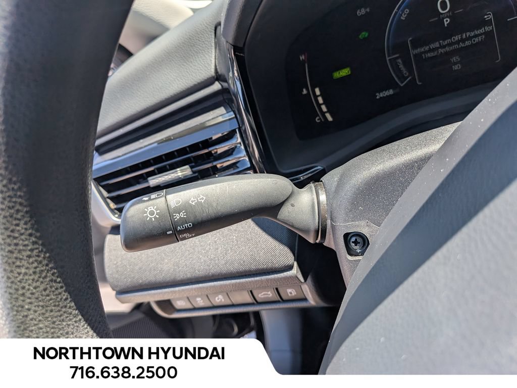 Used 2025 Toyota Camry LE AWD/4WD image 25