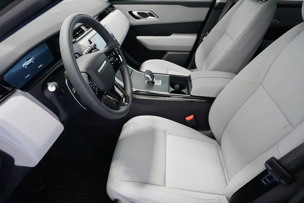 Used 2025 Land Rover Range Rover Velar Dynamic SE image 18
