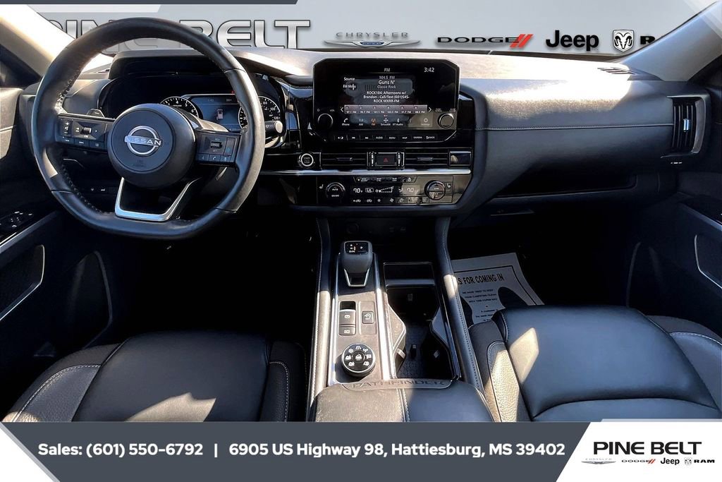 Used 2023 Nissan Pathfinder SL w/ Lighting Package (N92) image 13