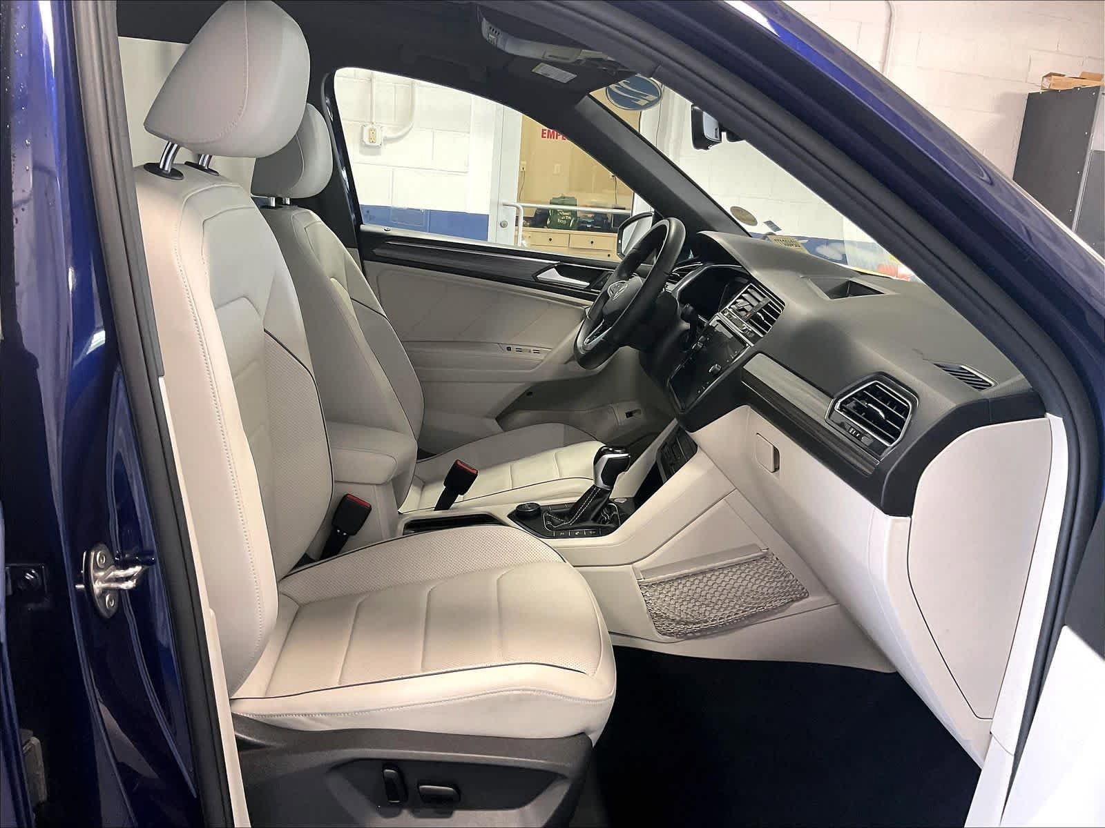 Used 2022 Volkswagen Tiguan SEL R-Line AWD/4WD image 11