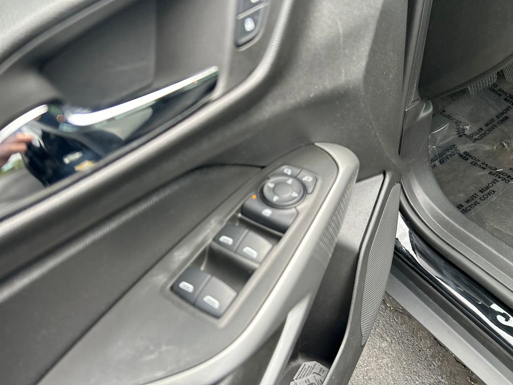 Used 2024 Chevrolet Trax RS FWD image 20
